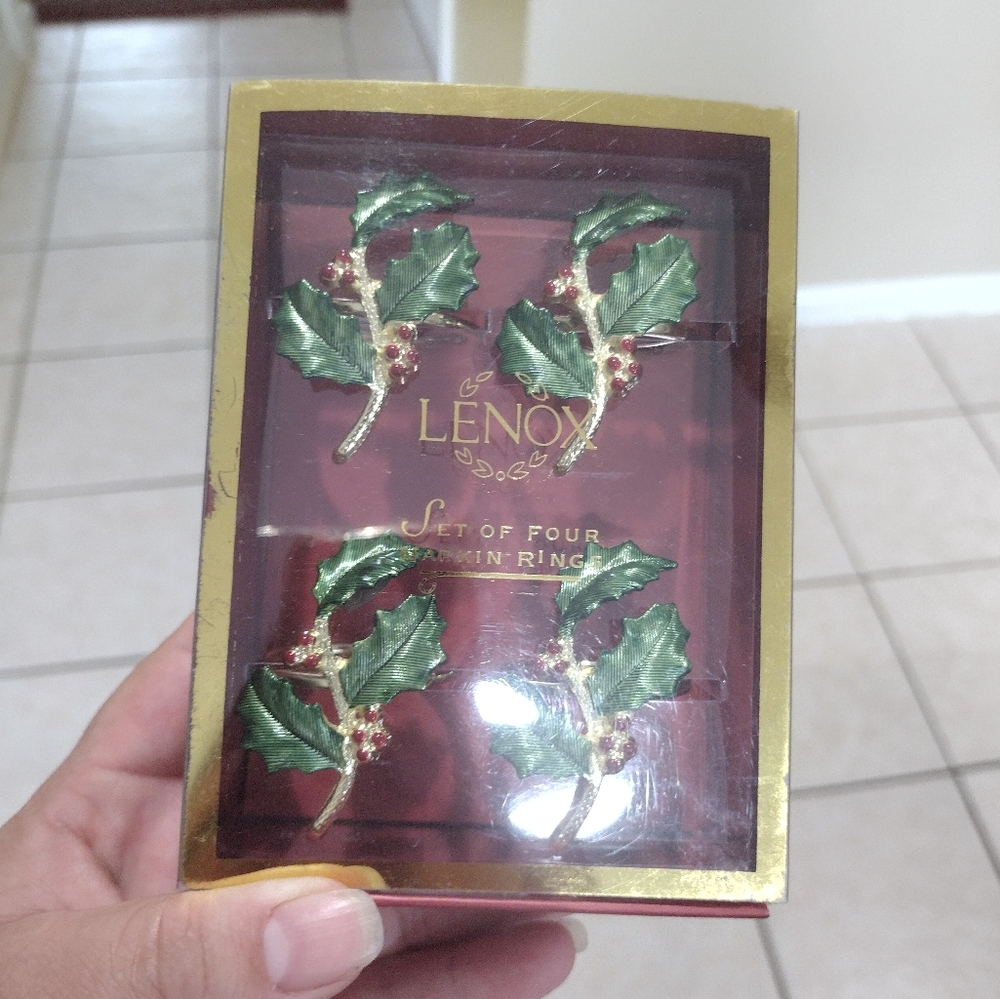 NWT Lenox Holly Leaf & Berry Napkin Rings Set of 4 Christmas Winter Holiday
